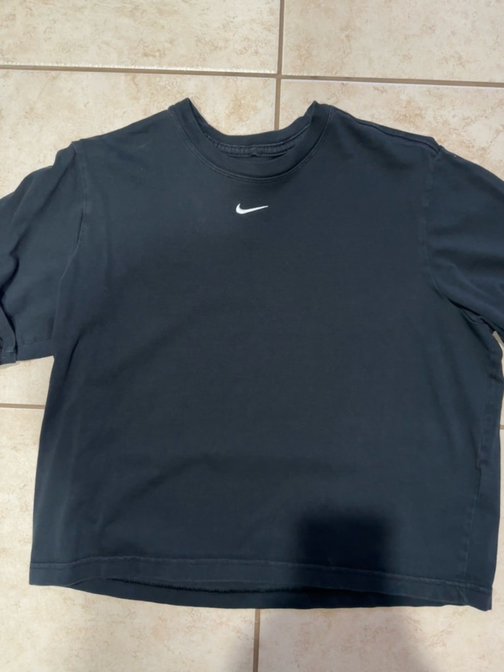 Nike Sportswear Classic Women's Loose Short-Sleeve Cropped T-Shirt - Picture 2 of 4